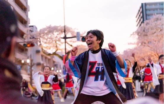 善方広己 - 日立市の桜祭りでのパフォーマンス