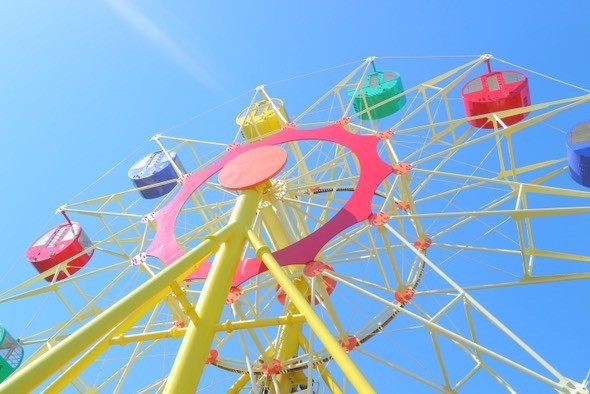 カラフルな観覧車